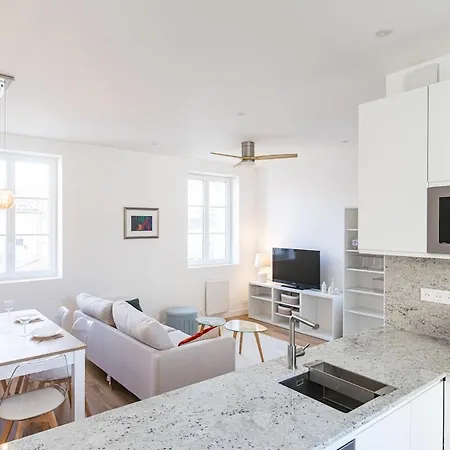Renovated 2br Steps From The Market