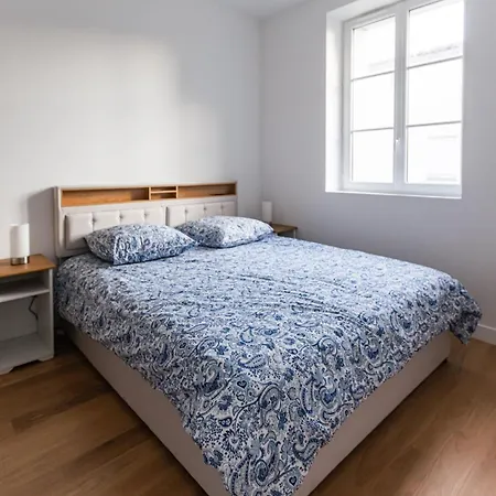 Renovated 2br Steps From The Market *