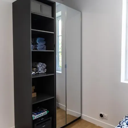 Renovated 2br Steps From The Market Апартаменты