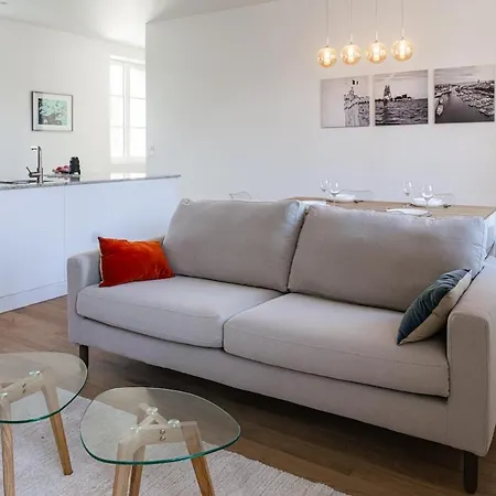 Renovated 2br Steps From The Market Ла-Рошель