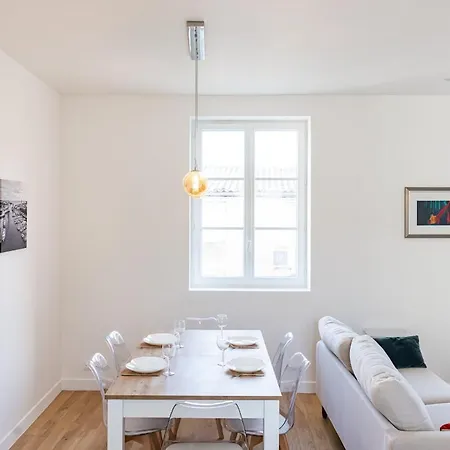 Апартаменты Renovated 2br Steps From The Market Ла-Рошель